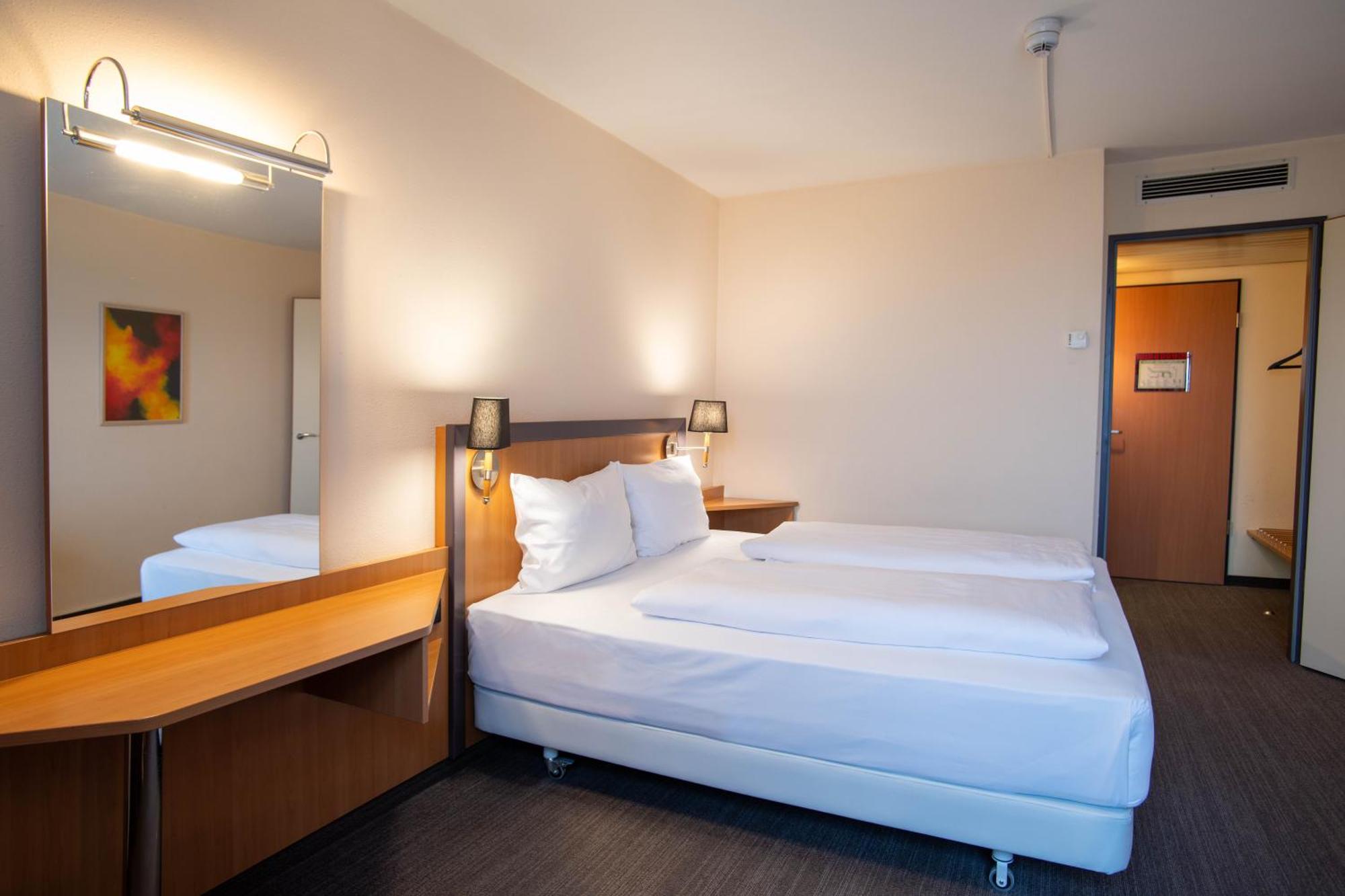 Best Western Conference Airporthotel Frankfurt Moerfelden Exterior photo