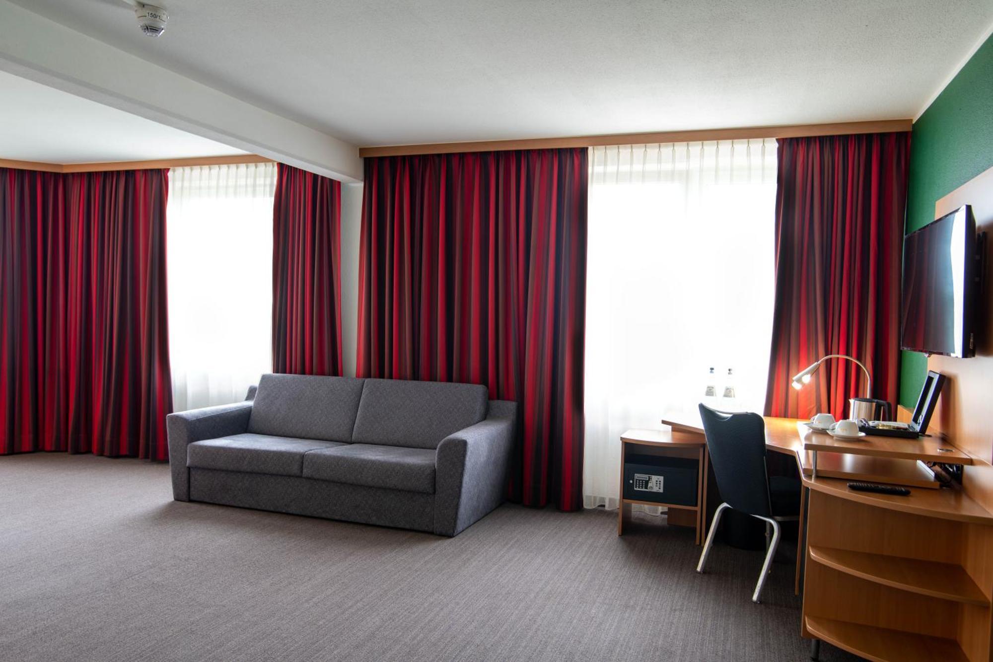 Best Western Conference Airporthotel Frankfurt Moerfelden Exterior photo